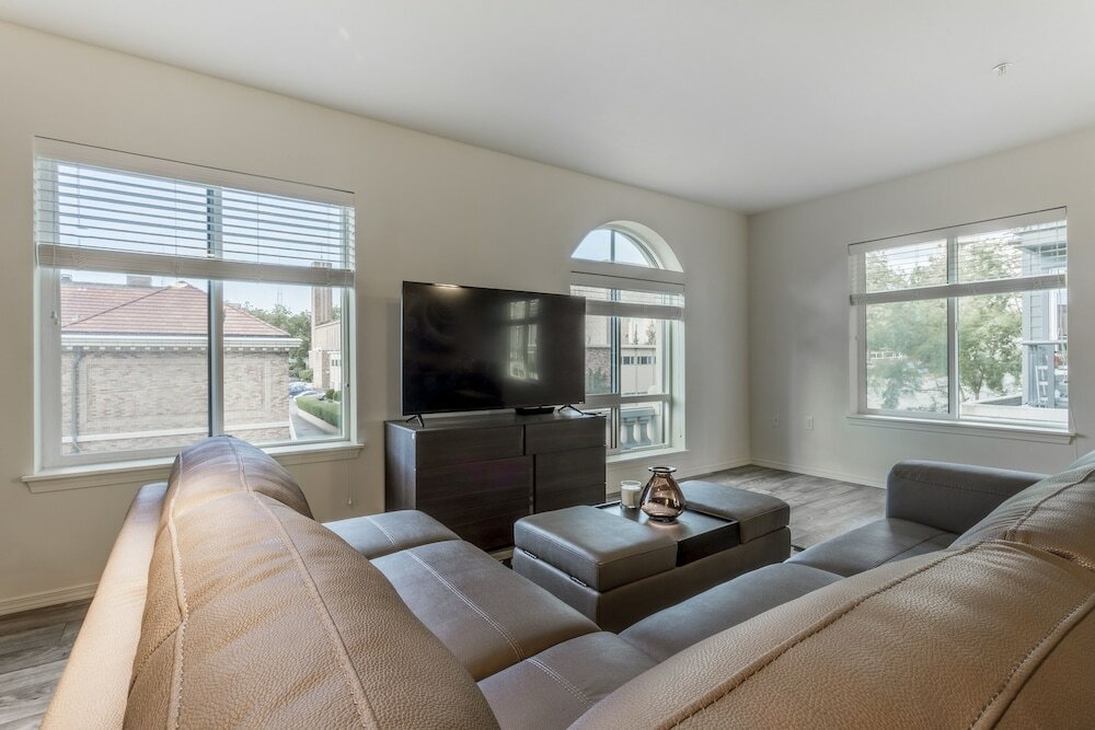 Фото Domicile Suites at Elliott Bayview