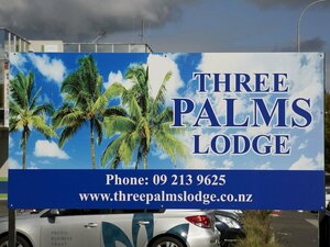 Гостиница Three Palms Lodge