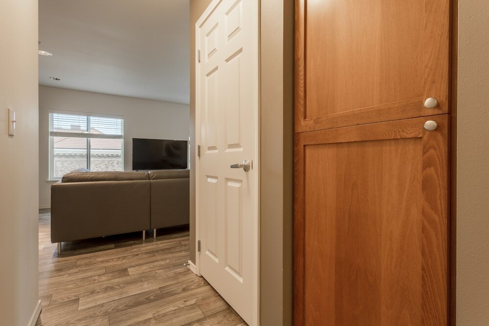 Фото Domicile Suites at Elliott Bayview