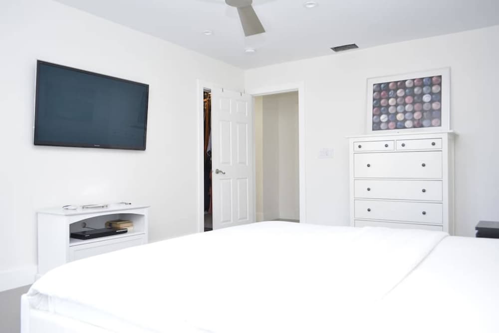 Фото 2 Bedroom Homes in North Miami by Tmg