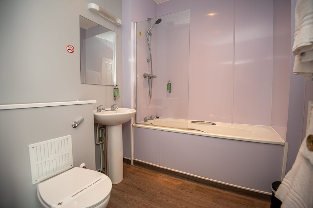 Фото The George Inn