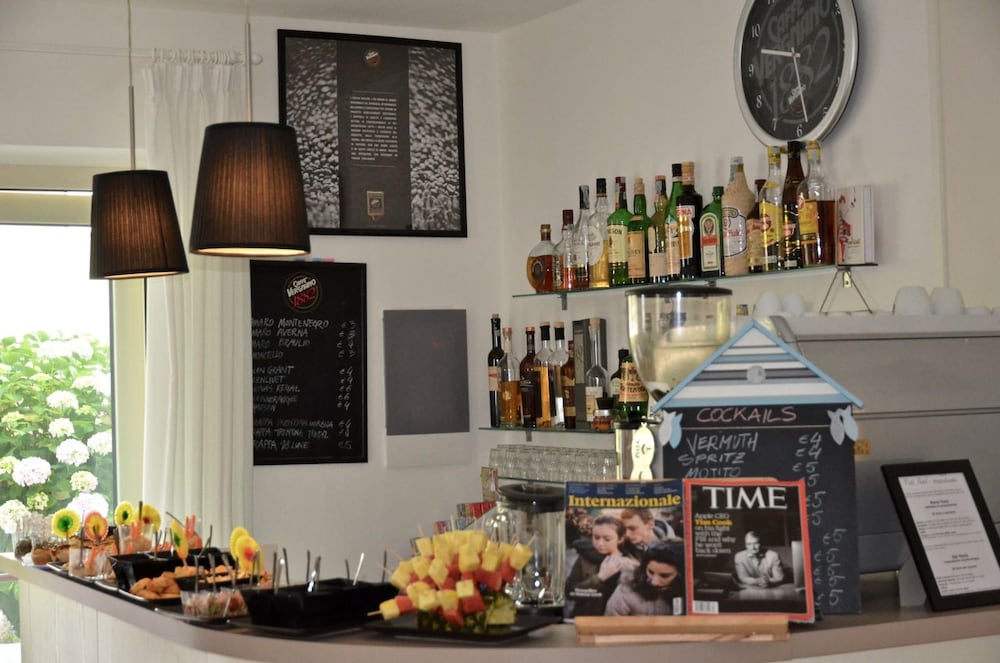 Фото Petit Hotel