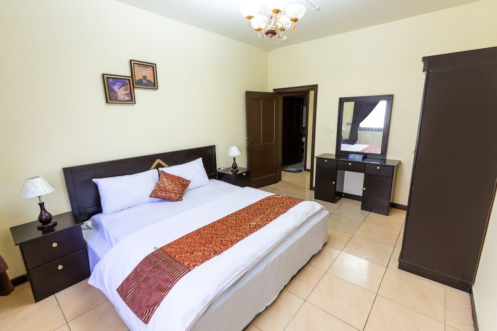 Фото Al Eairy Furnished Apartments Jeddah 2