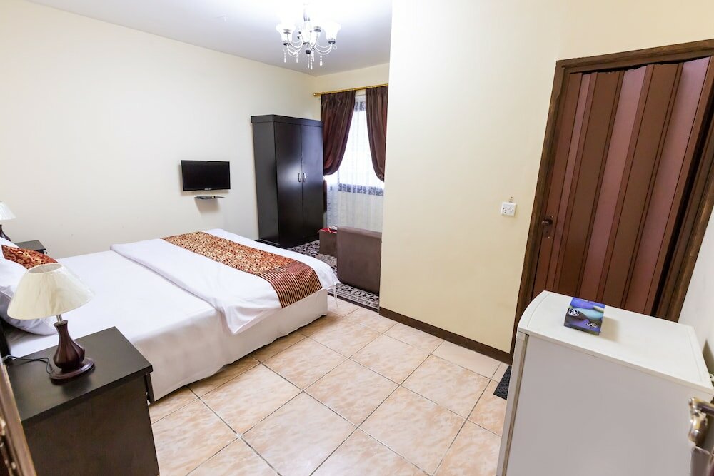 Фото Al Eairy Furnished Apartments Jeddah 2