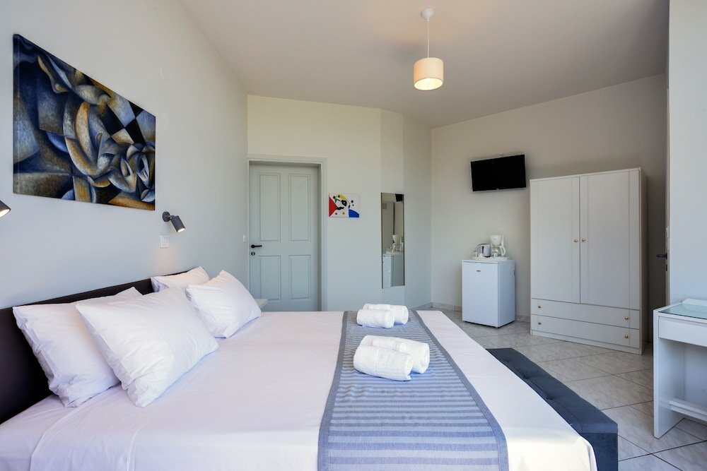 Фото Loucerna Suites Chania