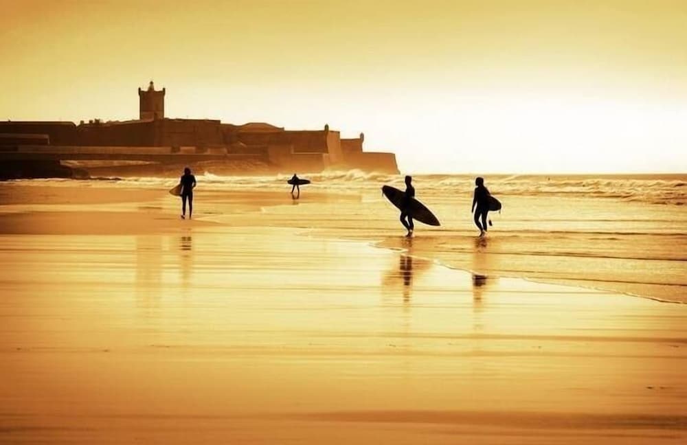 Фото Help Yourself Hostels Carcavelos Coast