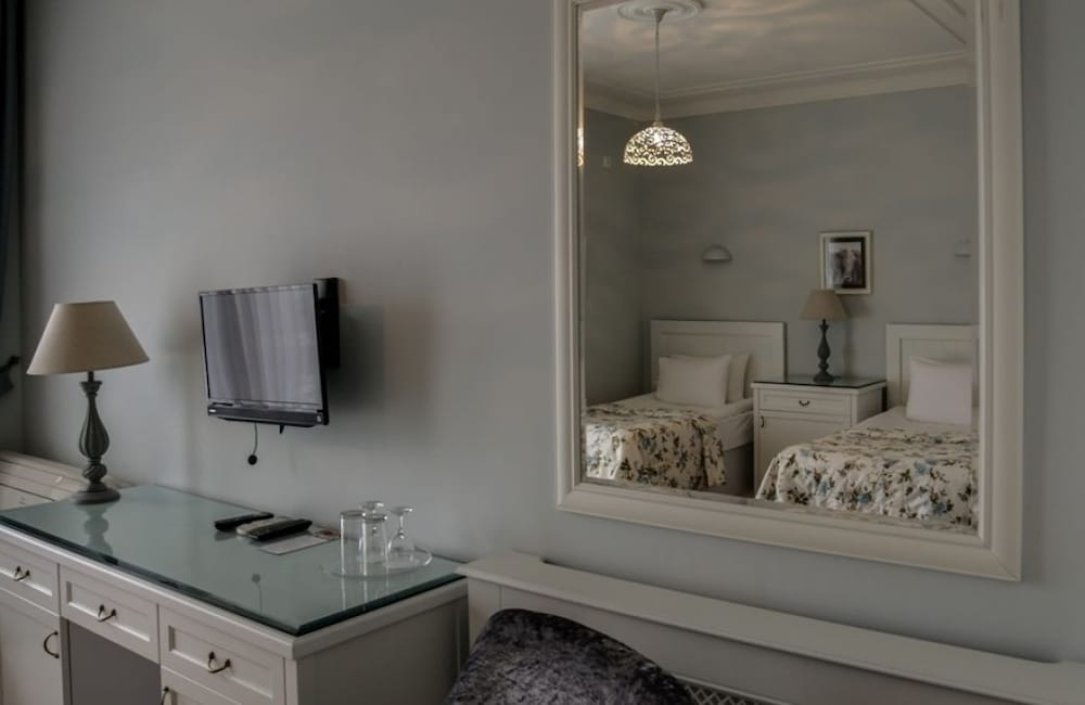 Фото Ambassadori Hotel