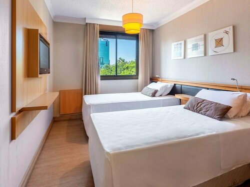 Внешний вид отеля Manhattan Porto Alegre by Mercure в Порту-Алегри, фото 3