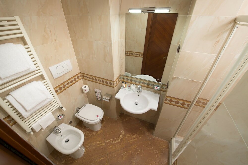 Фото Lancaster Hotel