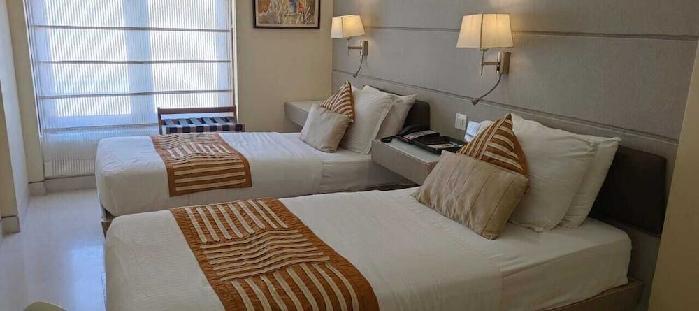 Фото Hotel Residency Fort Mumbai