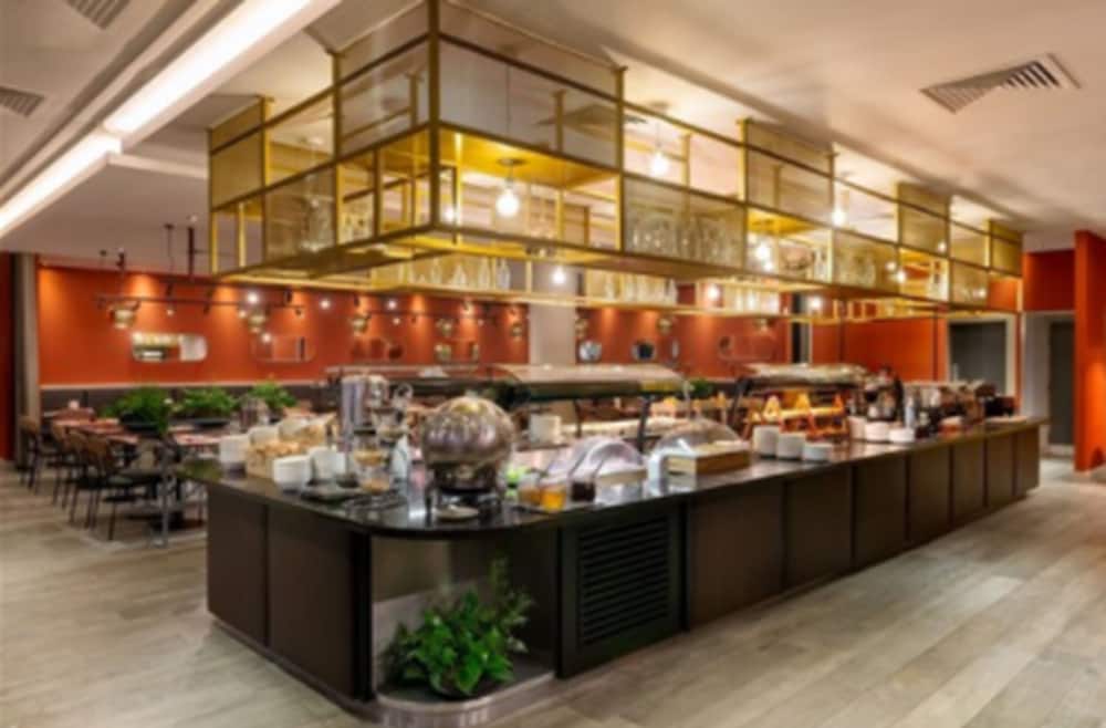 Фото Hilton Garden Inn London Heathrow Airport