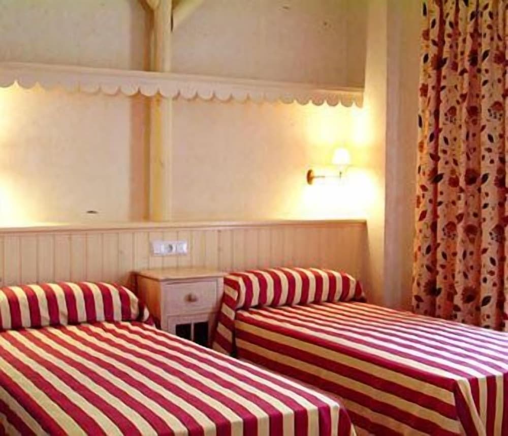 Фото Aparthotel La Espadaña