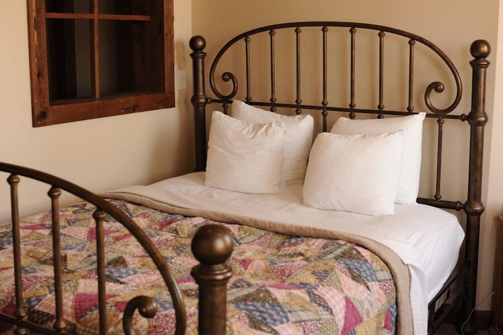 Фото Chateau Avalon, Ascend Hotel Collection