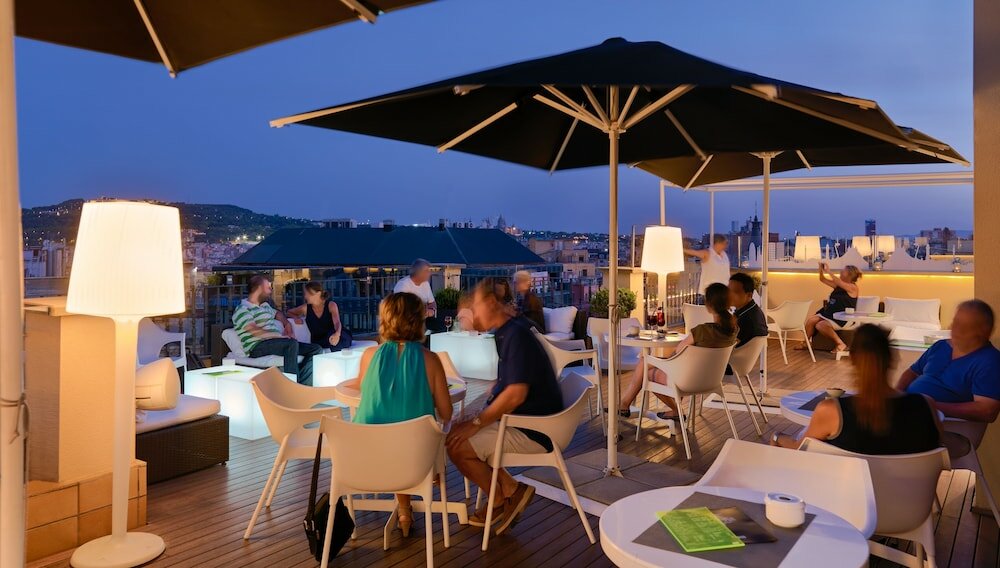 Фото Отель H10 Universitat