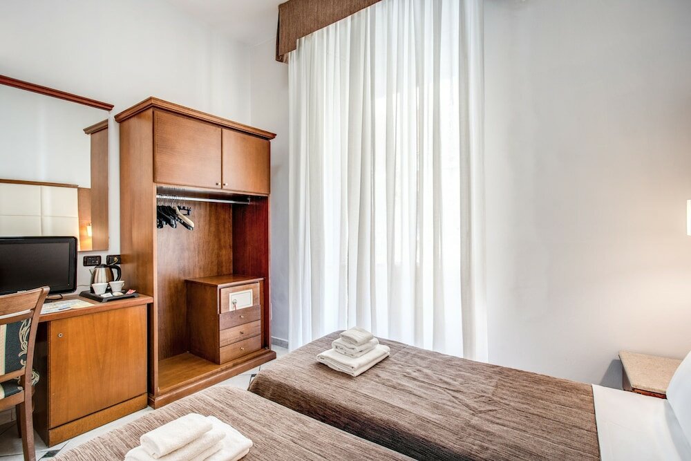 Фото Hotel Garibaldi Naples