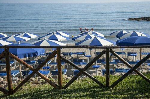 Внешний вид отеля Hotel Baia Del Capitano в Чефалù, фото 2