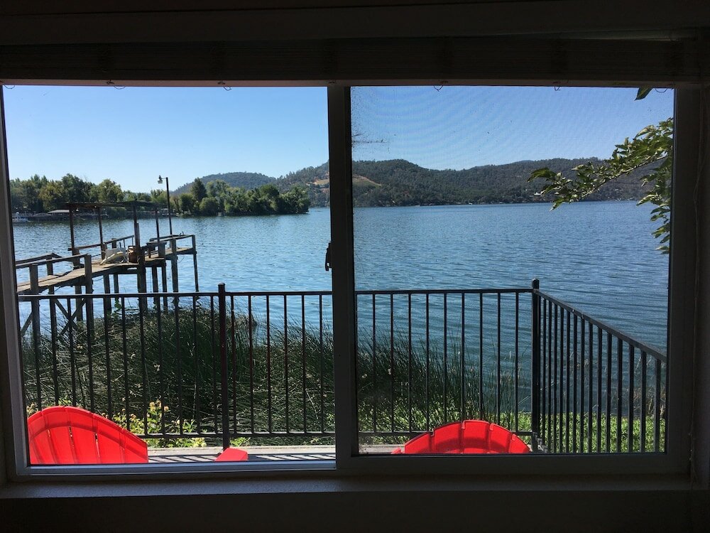 Фото Clear Lake Cottages & Marina