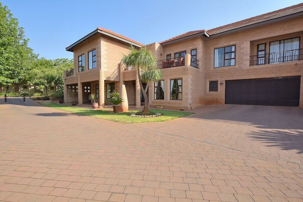 Фото Centurion Golf Suites Boca Walk