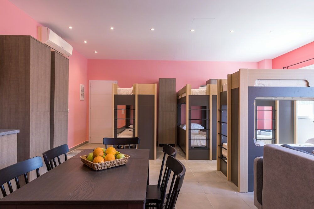 Фото Local Hostel & Suites