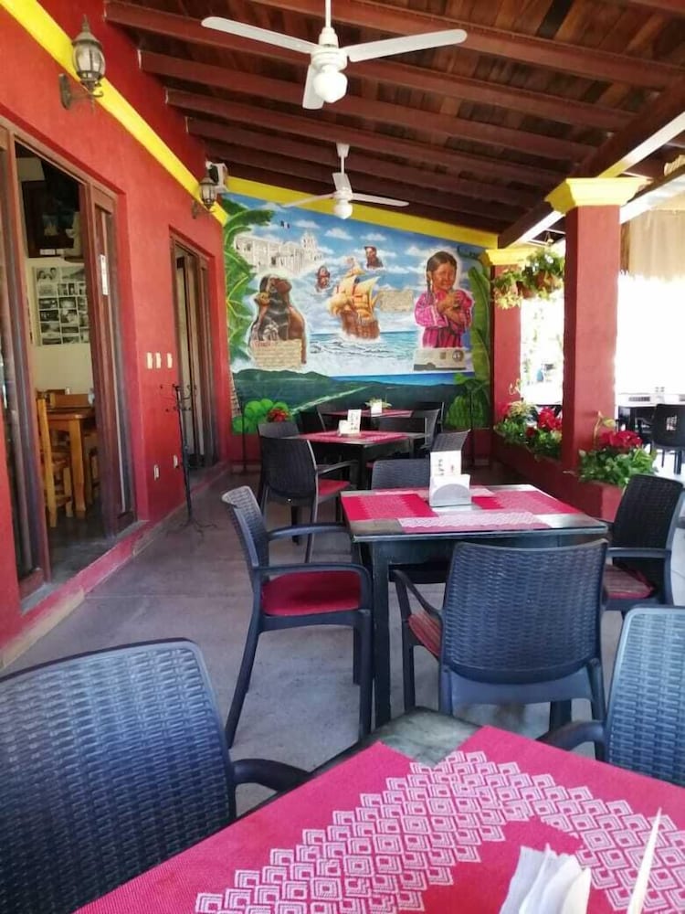 Фото El Cihualteco Hotel Restaurante Bar