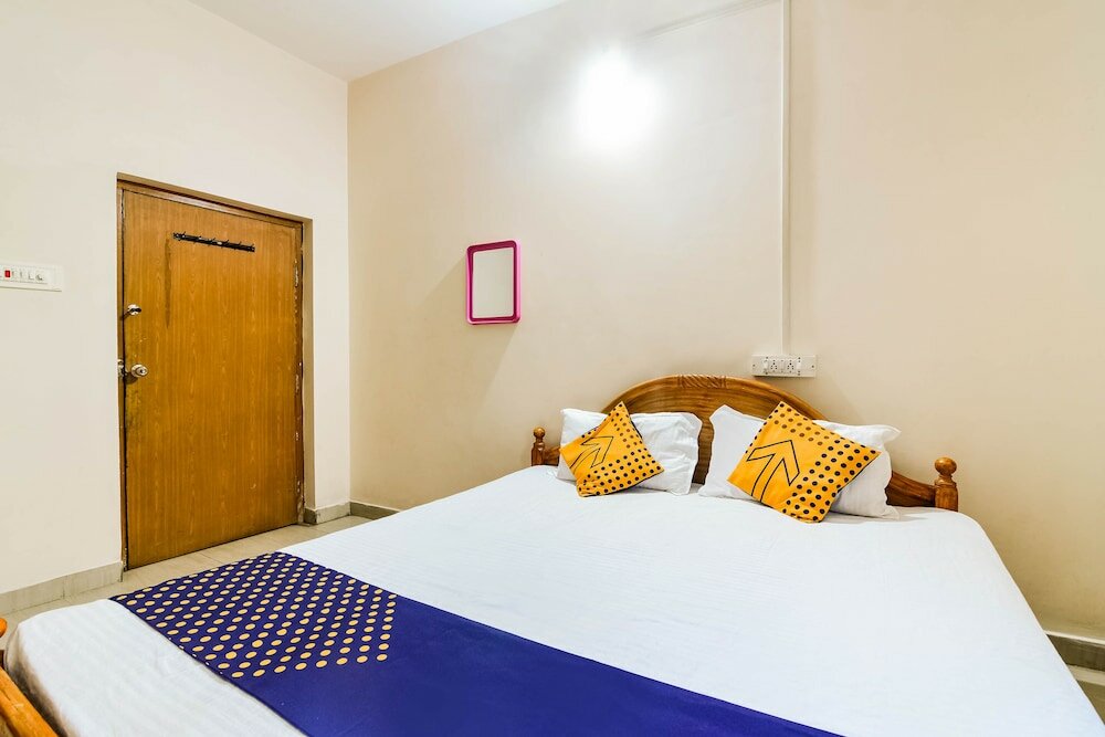 Фото Spot On 60927 Hindustan Hotel & Lodging