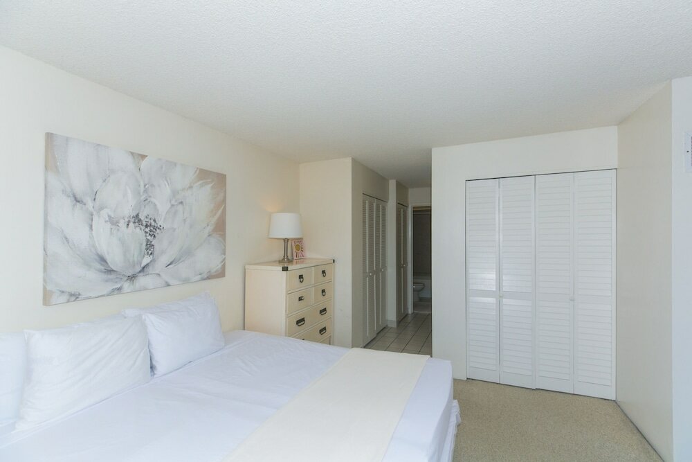 Фото Discovery Bay One Bedroom Condos with Kitchen & Free Wifi!