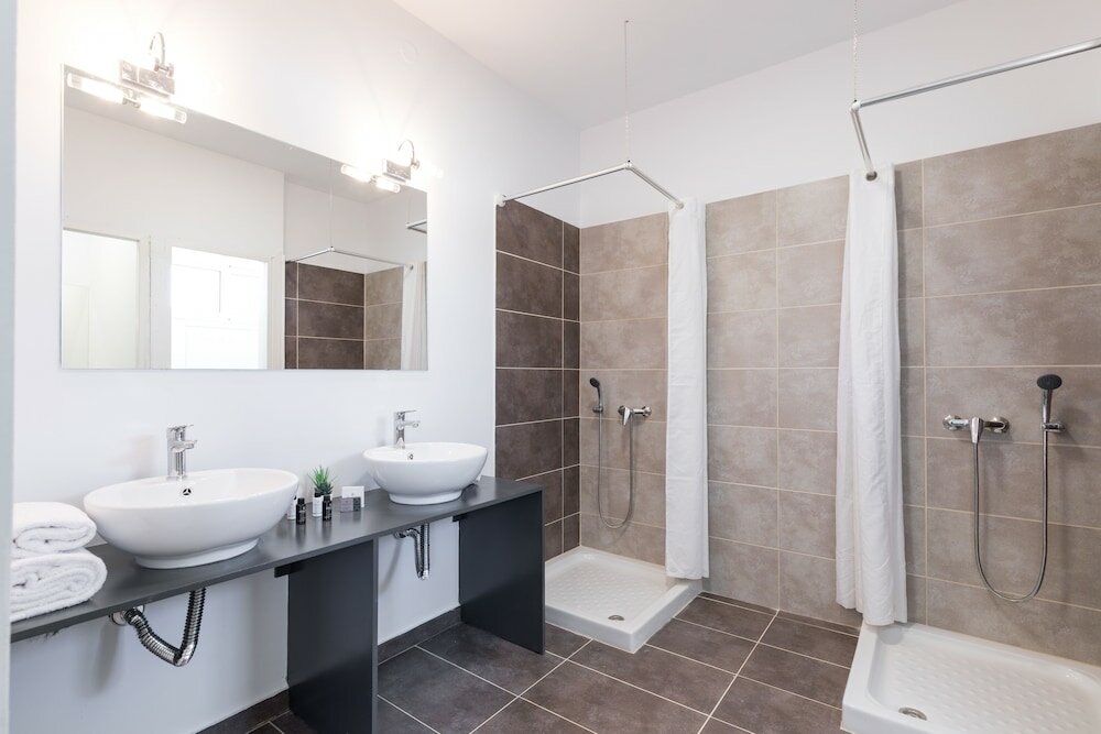 Фото Local Hostel & Suites