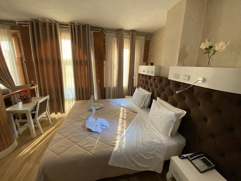 Фото The Red Bricks Hotel