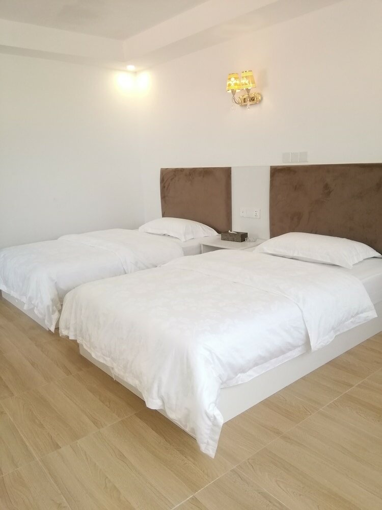 Фото Golden Bay Hotel