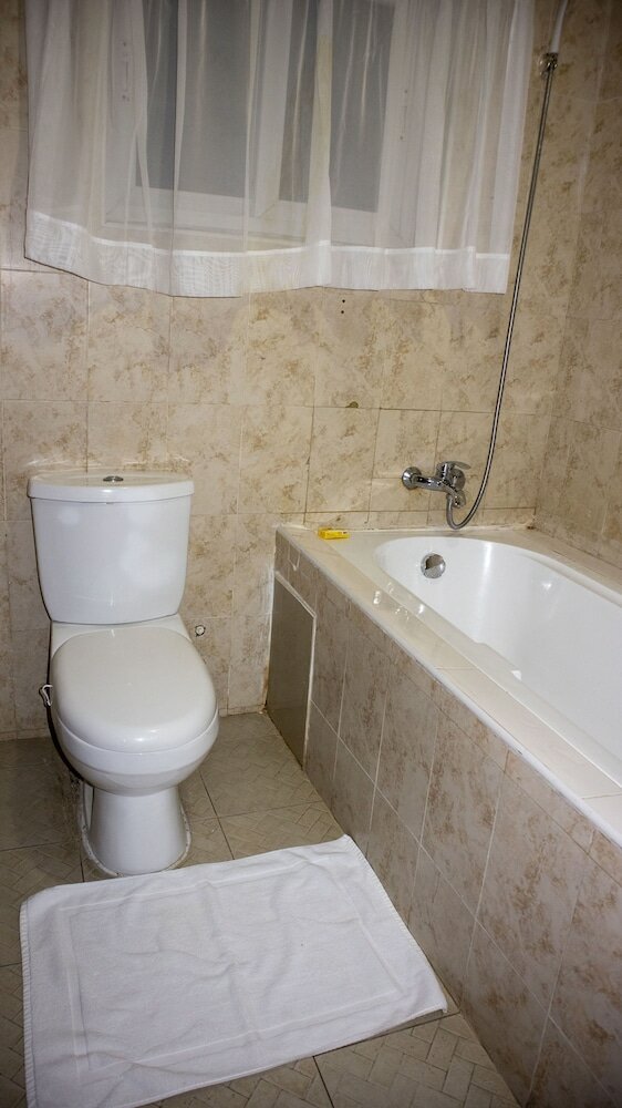 Фото His Majesty's Hotel and Apartments