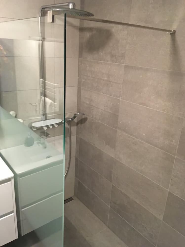 Фото Trendy New & Large 3 Beds, 90m2 in City Center