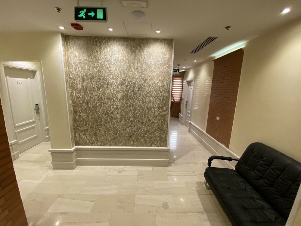 Фото The Red Bricks Hotel