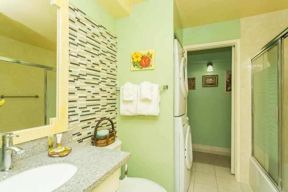 Фото Two Bedroom Discovery Bay High Rise Condos with Lanai & Gorgeous Views