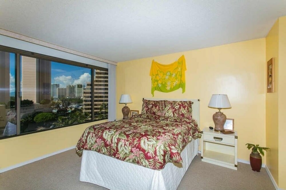 Фото Two Bedroom Discovery Bay High Rise Condos with Lanai & Gorgeous Views