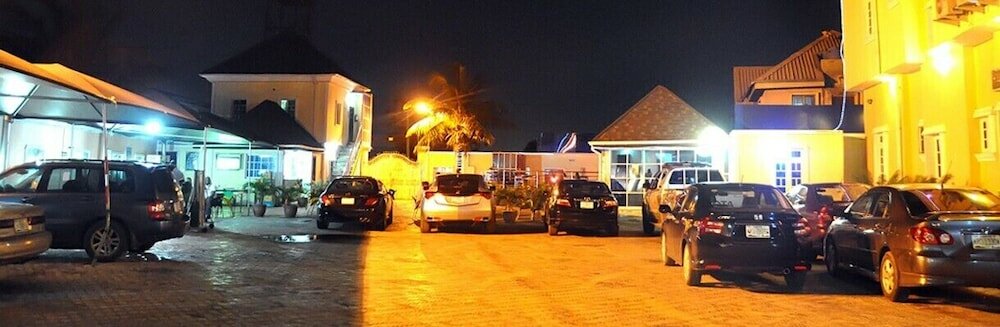 Фото Brighams Suites