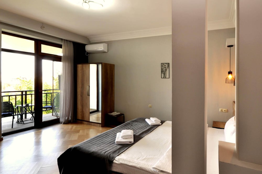 Фото Hotel Livin