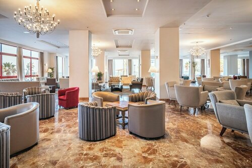 Внешний вид отеля Angela в Фуэнхироле, фото 2