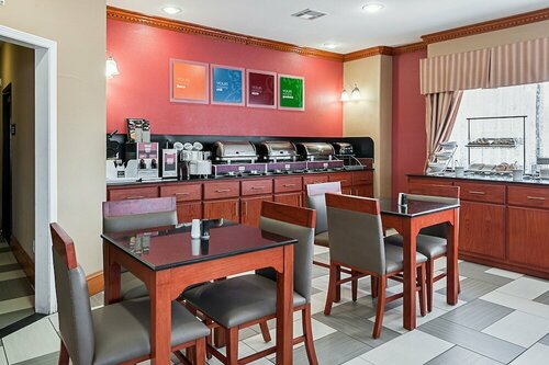 Гостиница Comfort Suites Lake Charles в Лейк-Чарльзе