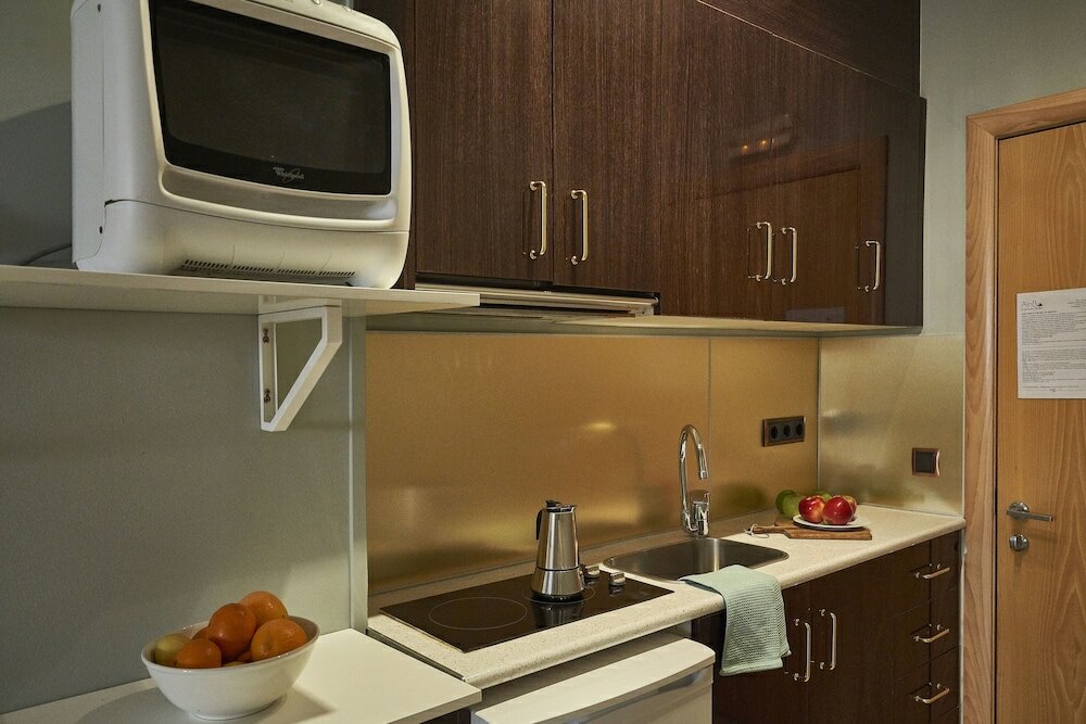 Фото AinB Las Ramblas Colón Apartments