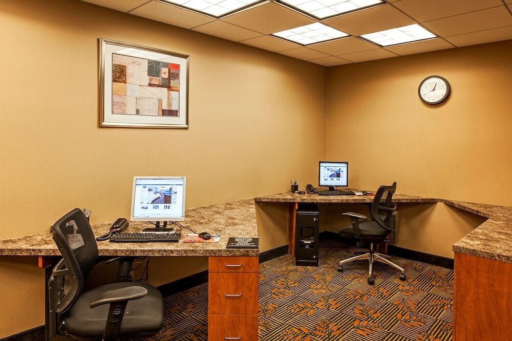 Фото Hampton Inn New York - LaGuardia Airport