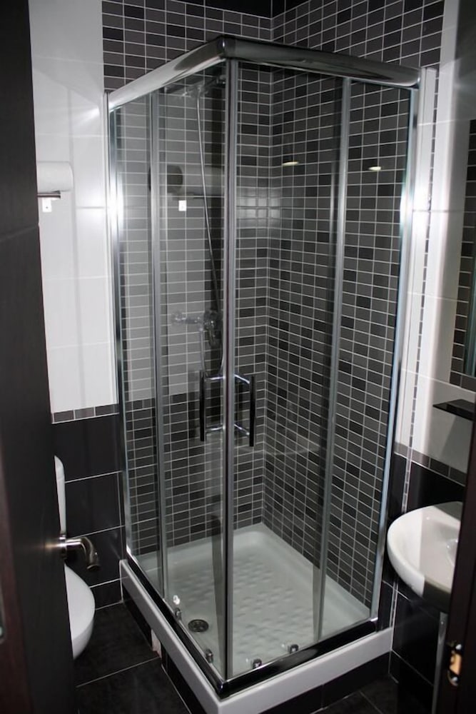 Фото Hostal Mh Fuencarral