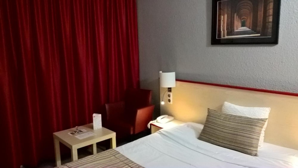 Фото Hotel Tambourin