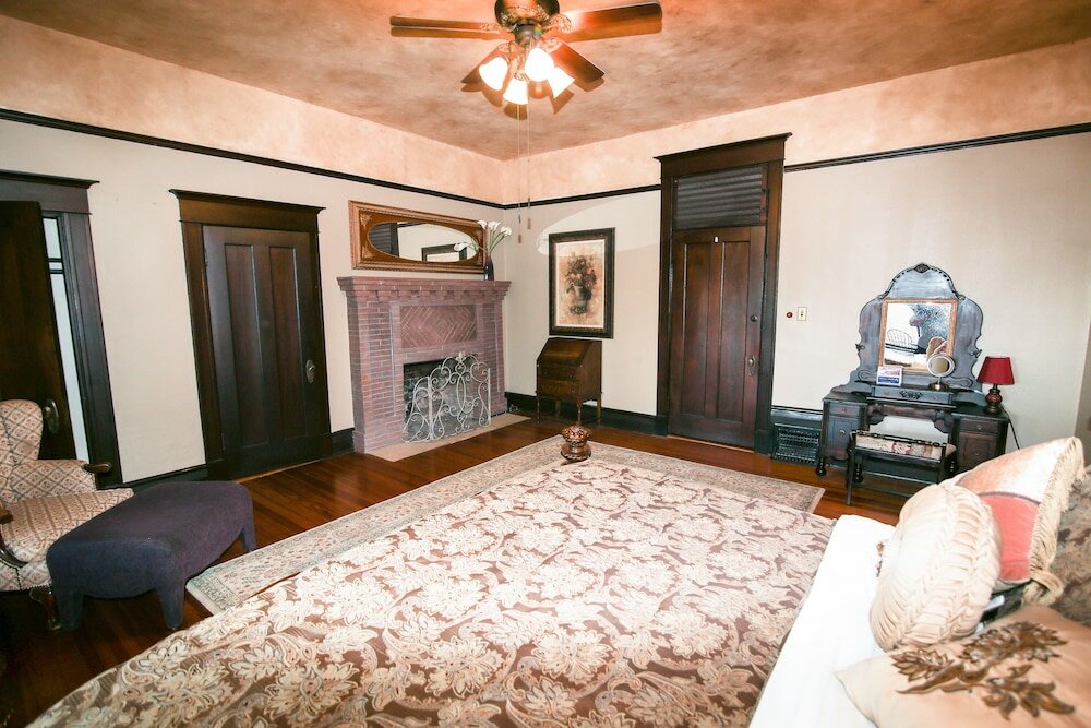Фото Iron Horse Inn