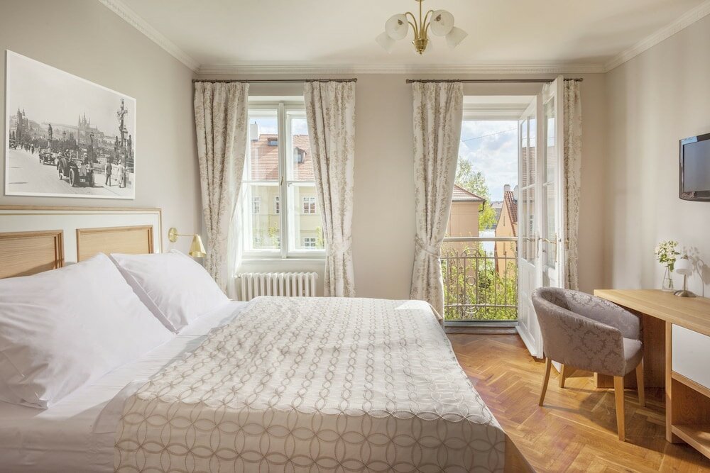 Фото Hotel At the Golden Scissors