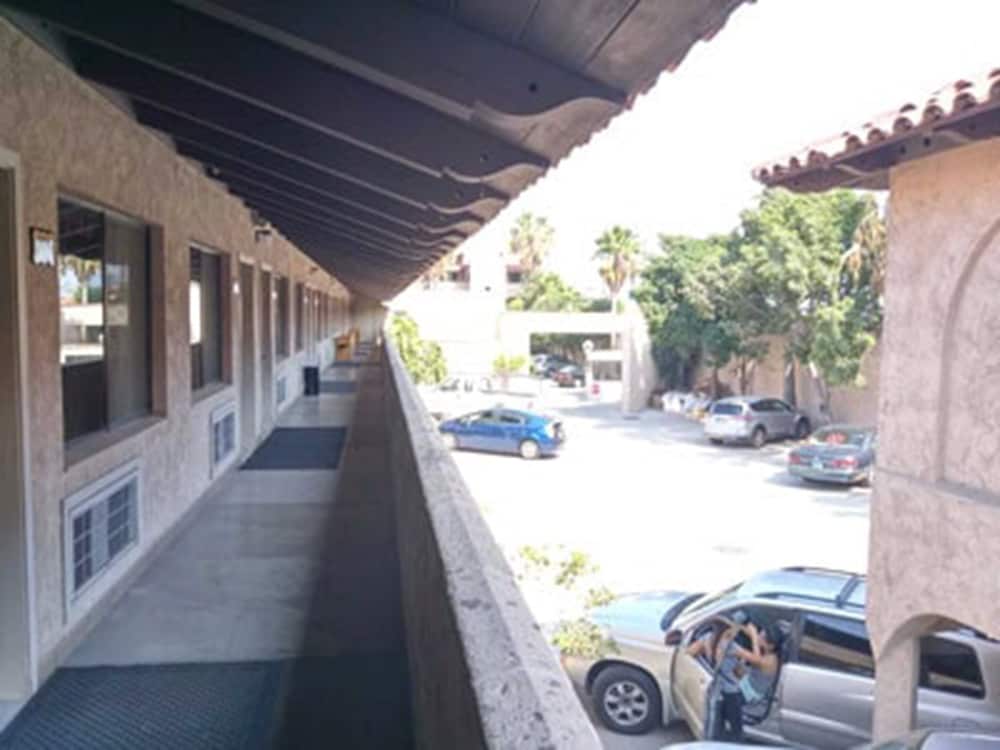 Фото Hotel La Villa de Zaragoza