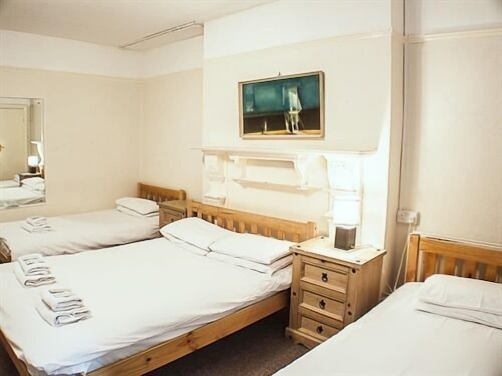 Фото The Queensbury Hotel