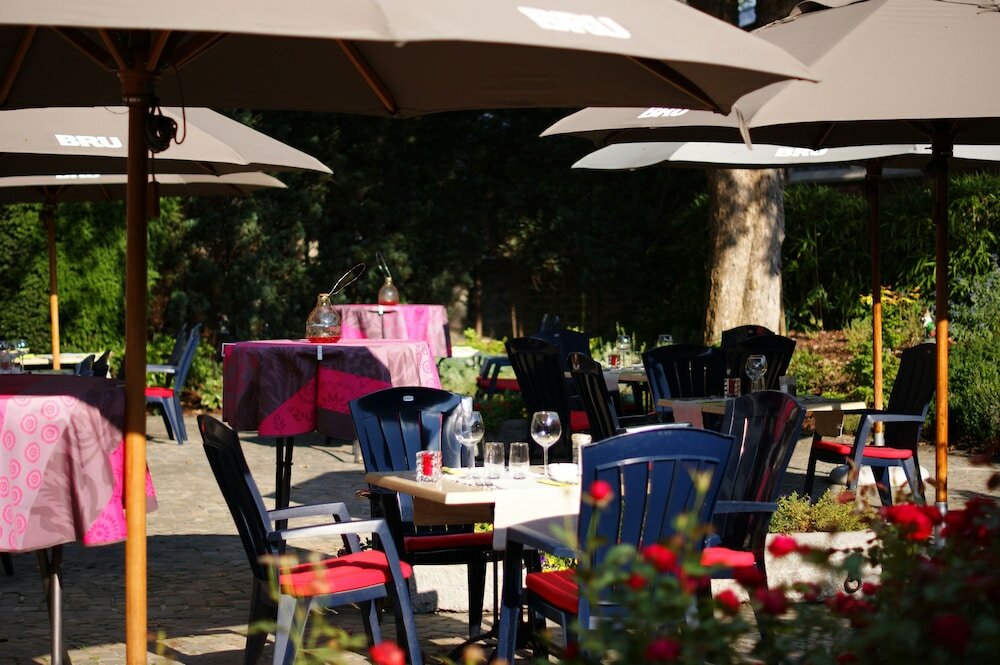 Фото Hostellerie La Villa Des Roses