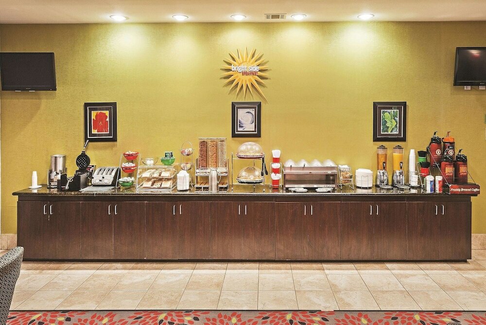 Фото La Quinta Inn & Suites by Wyndham Decatur