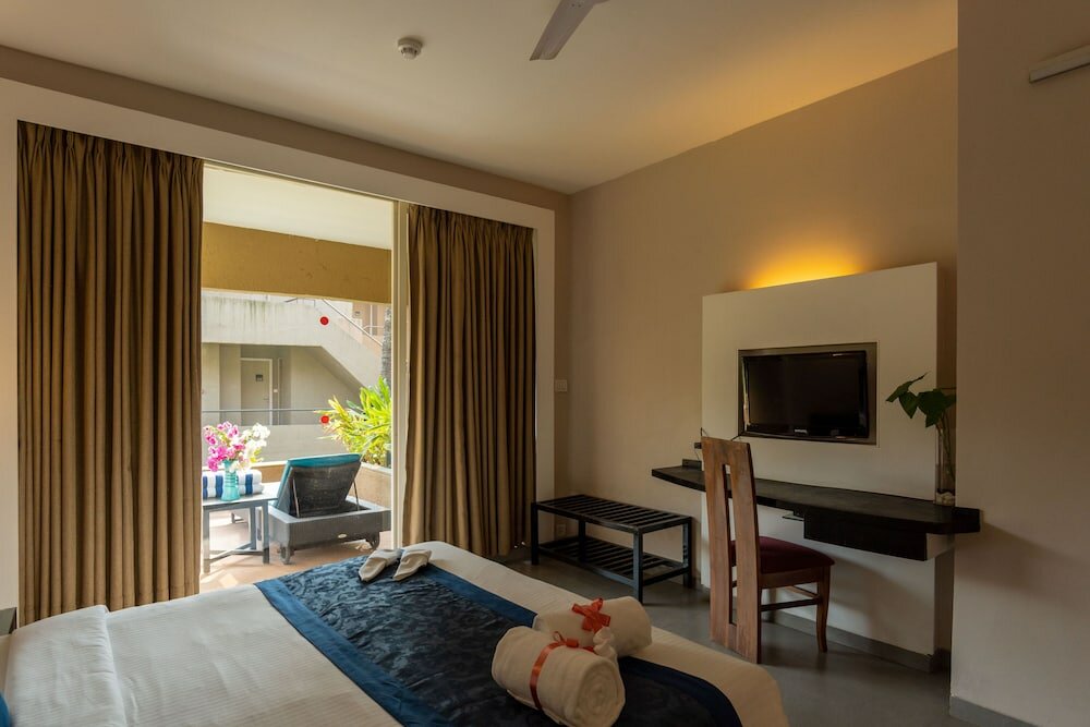 Фото Whispering Palms Beach Resort