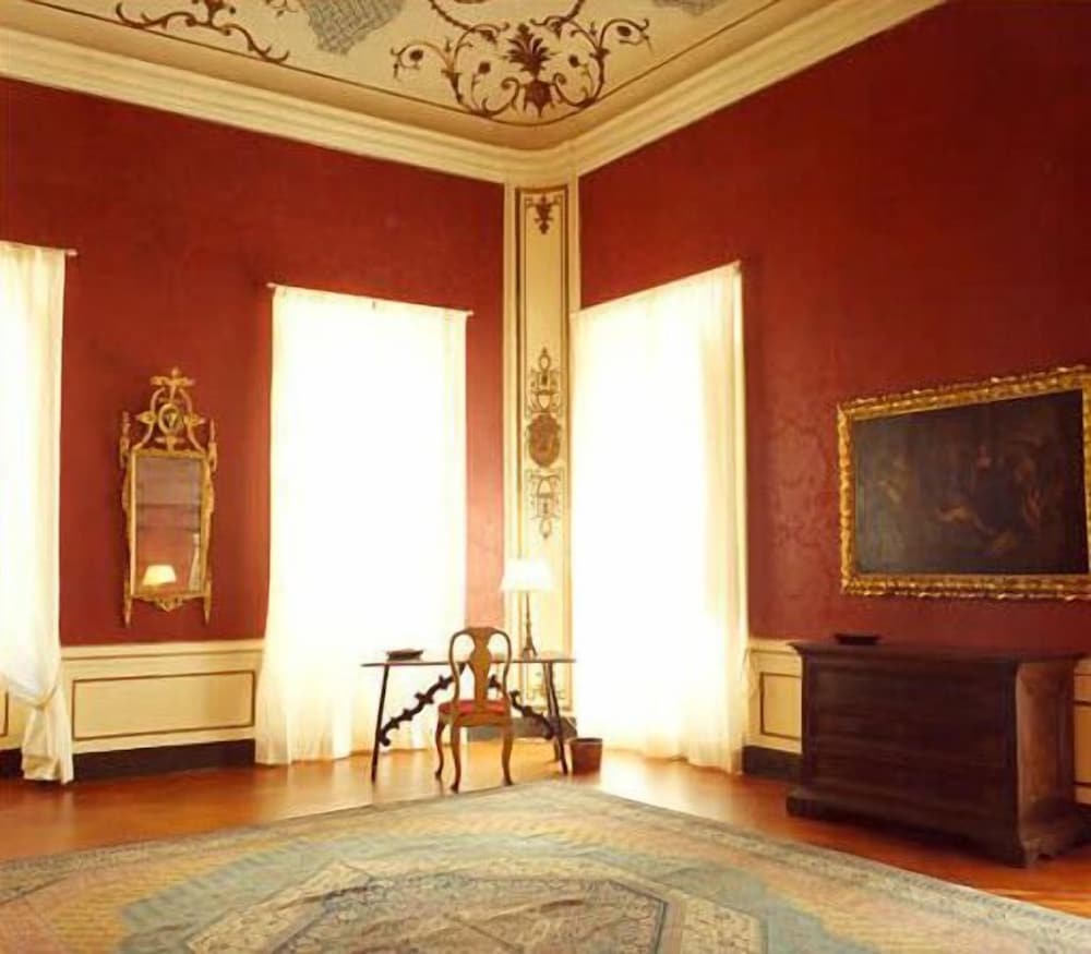 Фото Palazzo Tucci Residenza d'Epoca